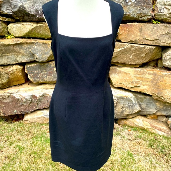 Laundry by Shelli Segal Size 10. Lined Excellent Condition. Perfect Black Dress - Picture 2 of 2